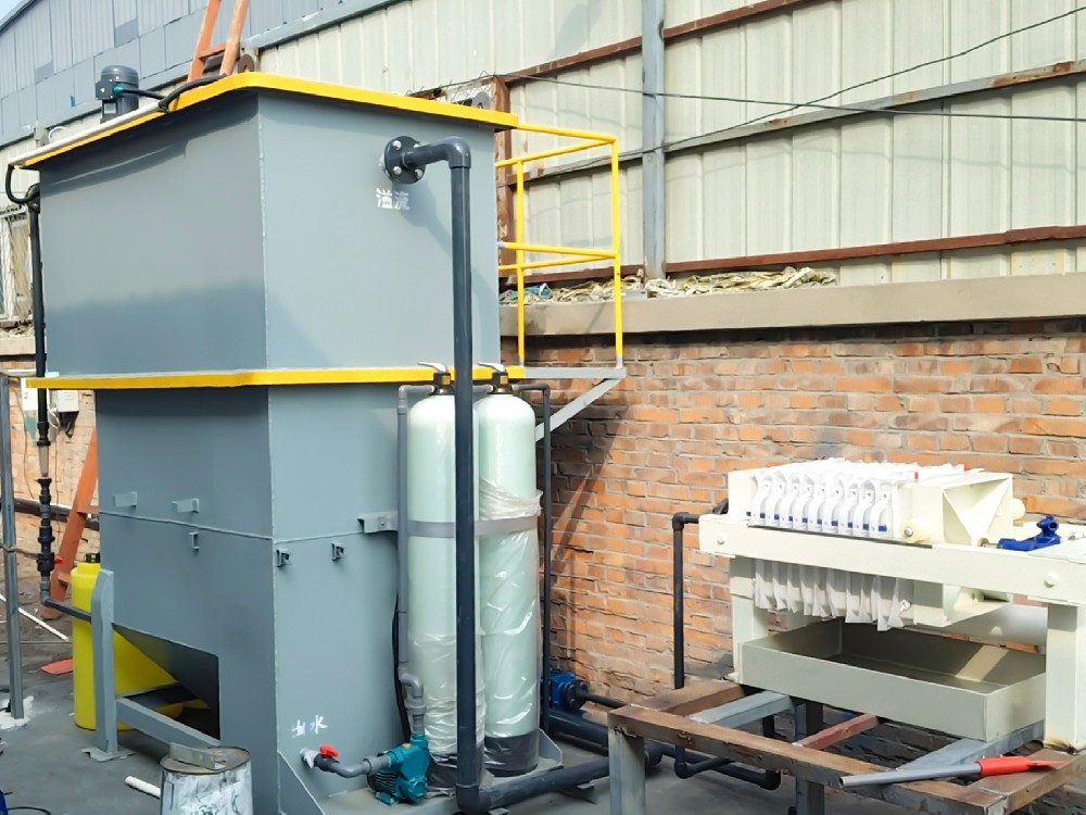 危廢工廠雨水收集處理：沉淀池設(shè)備的關(guān)鍵作用